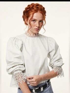 H & M Women's Lace-trimmed Grey Poplin Top Blouse Size Medium  NWT